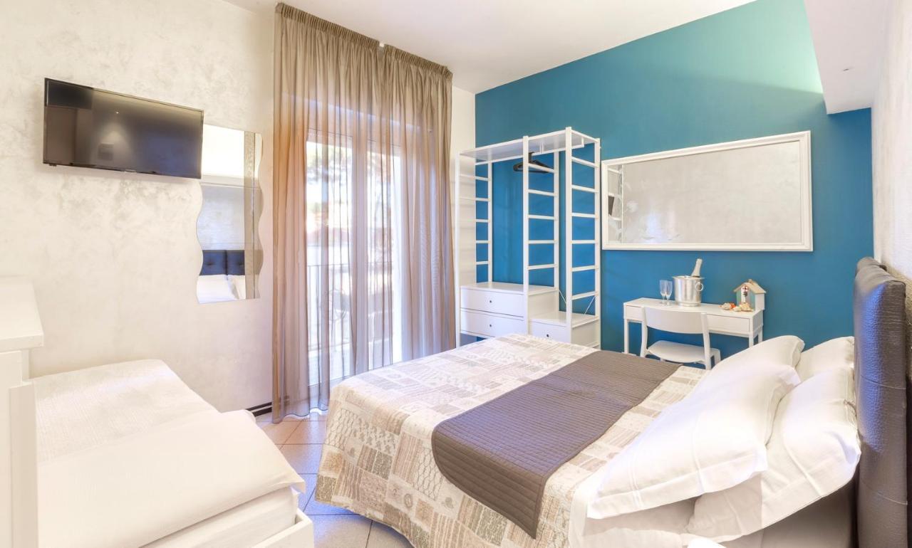Hotel La Nidiola Риччоне Екстер'єр фото