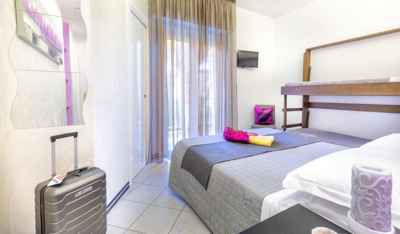 Hotel La Nidiola Риччоне Екстер'єр фото