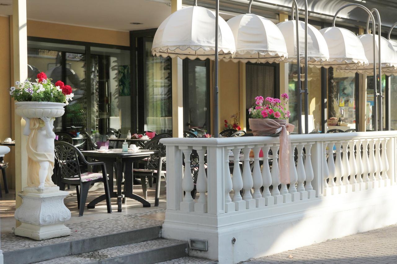 Hotel La Nidiola Риччоне Екстер'єр фото